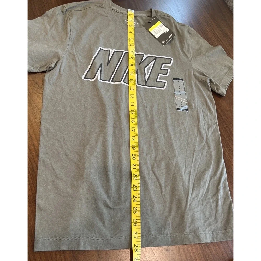 New with tag nike tshirt mens size small dark green short sleeve cotton